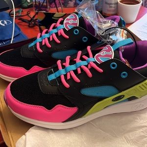 Heels force skate shoe